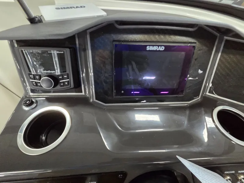 Slide: The Image of Bayliner VR6 Bowrider OB 2026 - 36