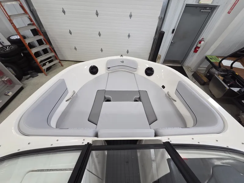 Slide: The Image of Bayliner VR6 Bowrider OB 2026 - 37