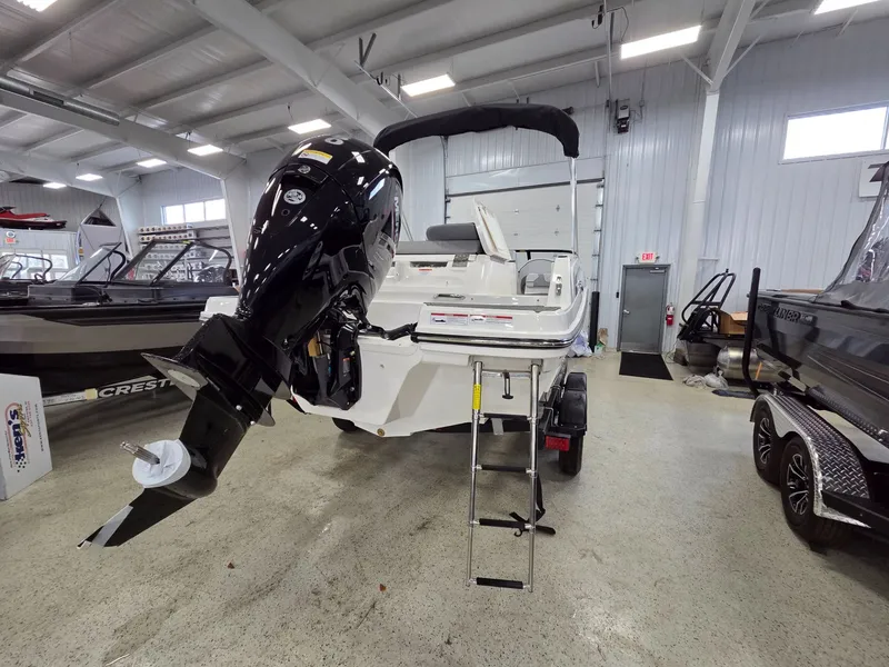 Slide: The Image of Bayliner VR6 Bowrider OB 2026 - 4