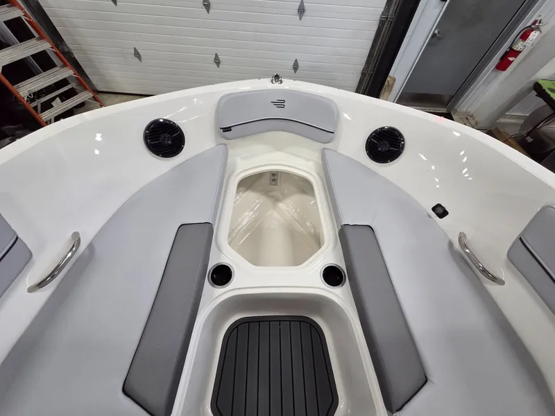 Slide: The Image of Bayliner VR6 Bowrider OB 2026 - 41