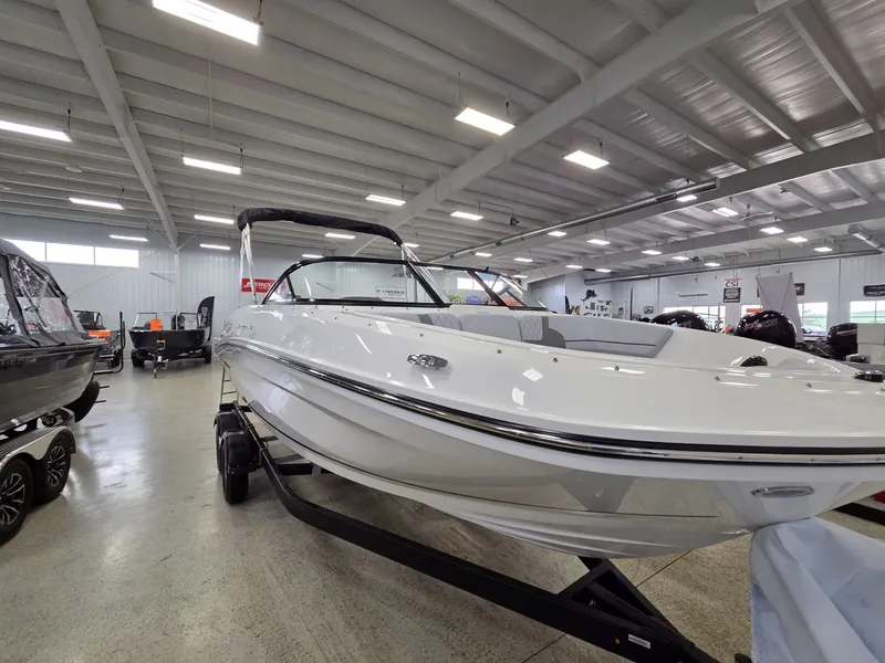 Slide: The Image of Bayliner VR6 Bowrider OB 2026 - 7