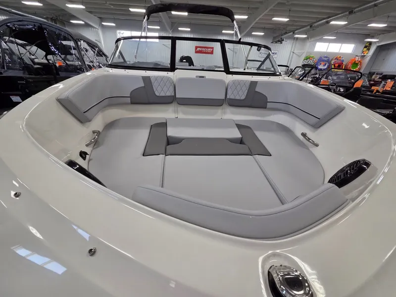 Slide: The Image of Bayliner VR6 Bowrider OB 2026 - 8