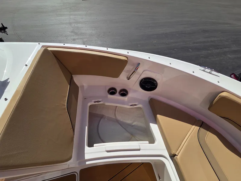 Slide: The Image of Bayliner V20 2026 - 10