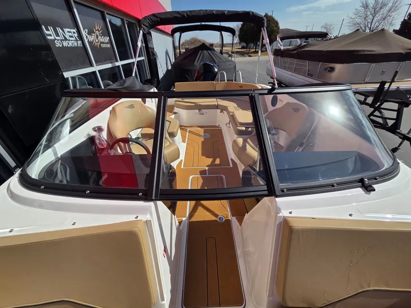 Slide: The Image of Bayliner V20 2026 - 13