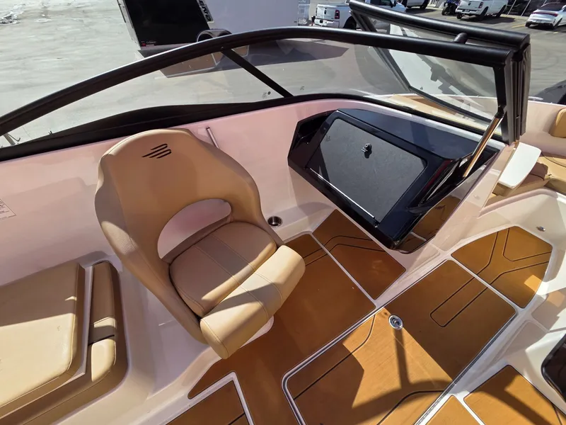 Slide: The Image of Bayliner V20 2026 - 15