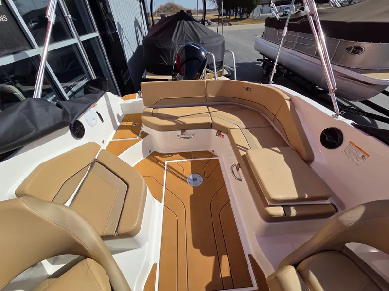 Slide: The Image of Bayliner V20 2026 - 23