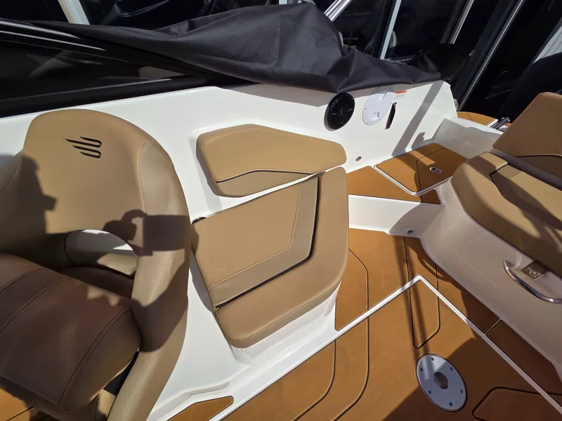 Slide: The Image of Bayliner V20 2026 - 24