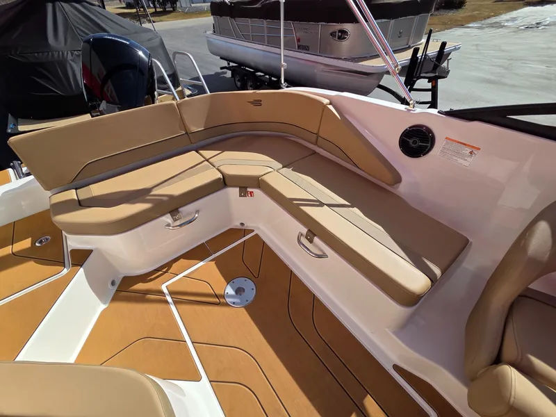 Slide: The Image of Bayliner V20 2026 - 25