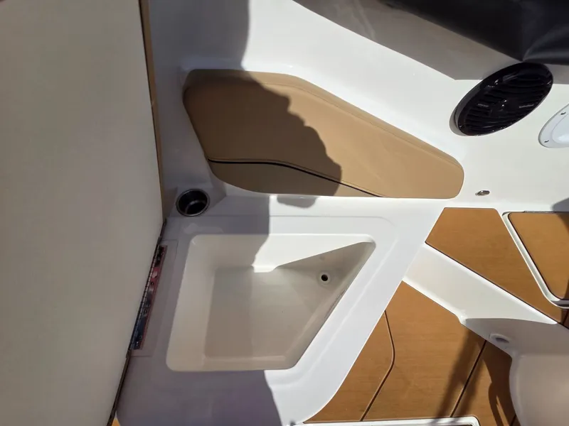 Slide: The Image of Bayliner V20 2026 - 26