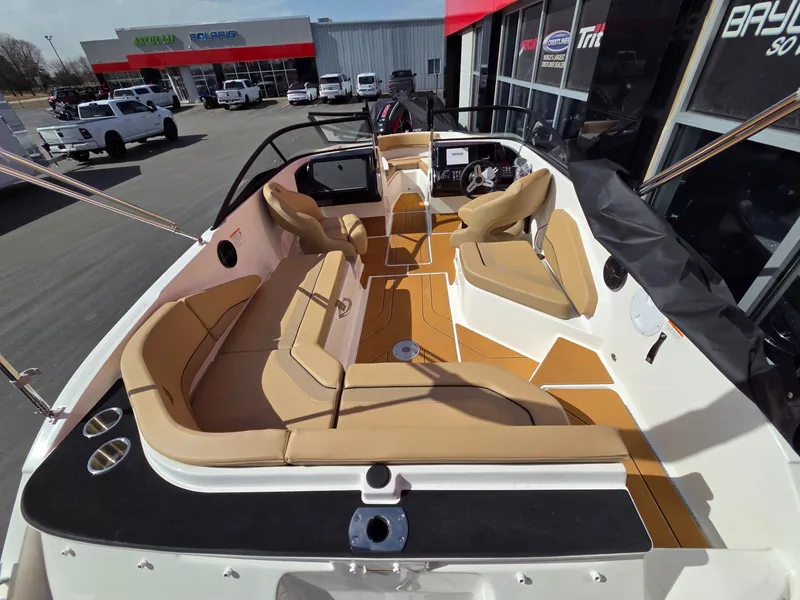 Slide: The Image of Bayliner V20 2026 - 32