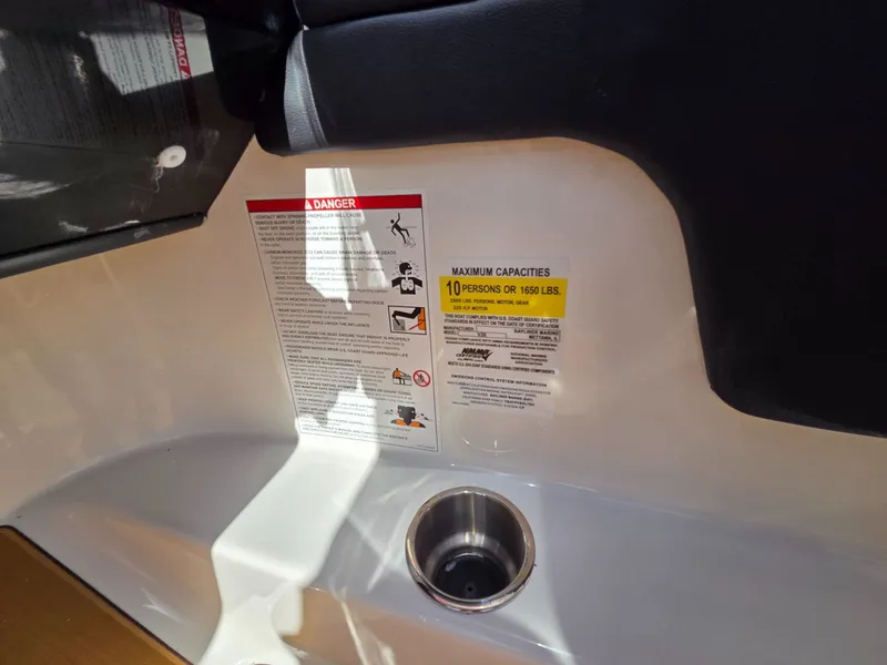 Slide: The Image of Bayliner V20 2026 - 33