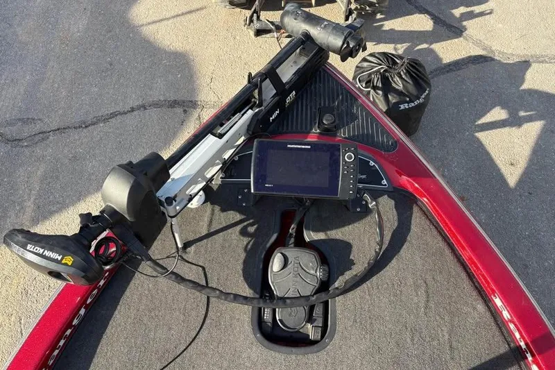 Slide: The Image of 2011 Ranger Z118 Comanche boat with Minn Kota trolling motor and Humminbird fish finder. - 10