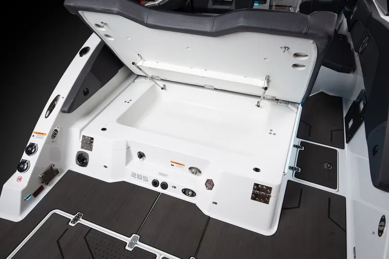 Slide: The Image of Scarab 285 LX Wake 2025 - 12