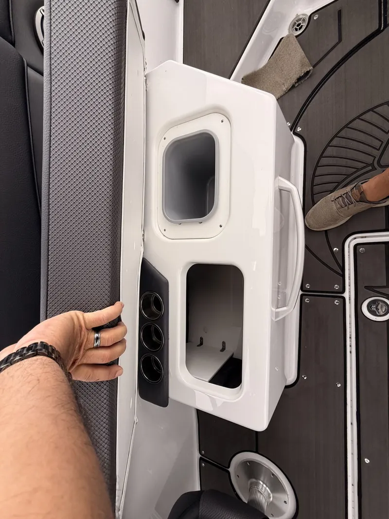 Slide: The Image of Scarab 285 LX Wake 2025 - 31