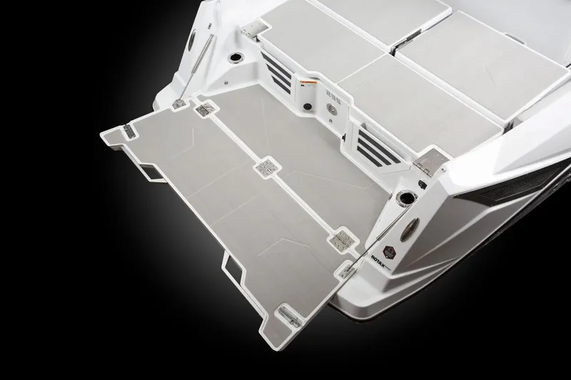 Slide: The Image of Scarab 235 Open SE 2025 - 7