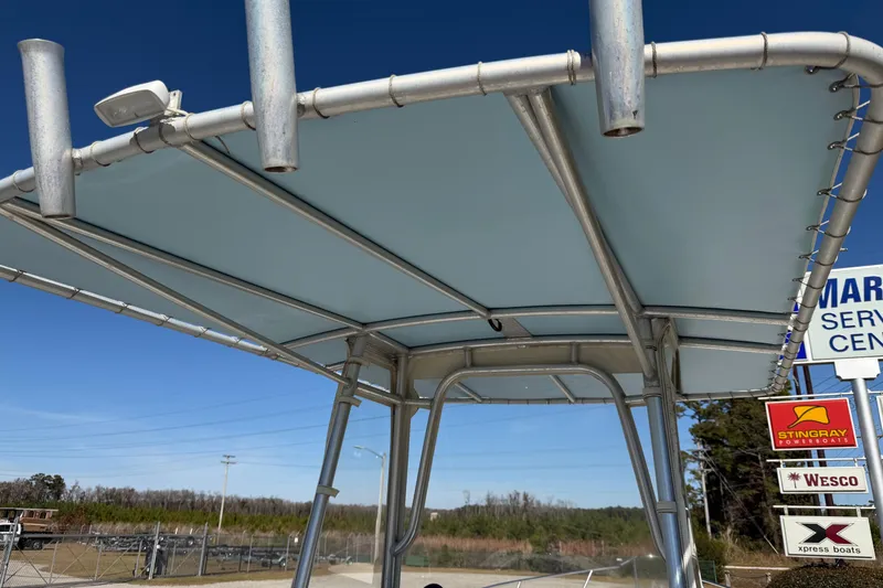 Slide: The Image of 2006 Shamrock 220 Stalker boat on a dual-axle trailer, side view. - 30