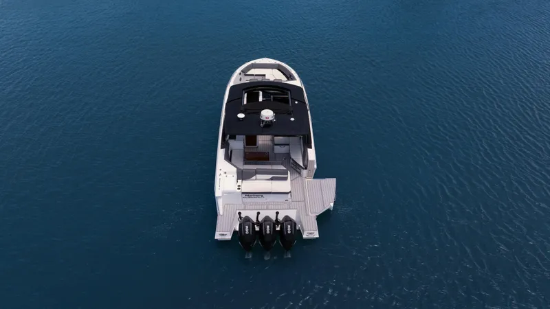 Slide: The Image of Cruisers Yachts 38 GLS OB w seakeeper - 8