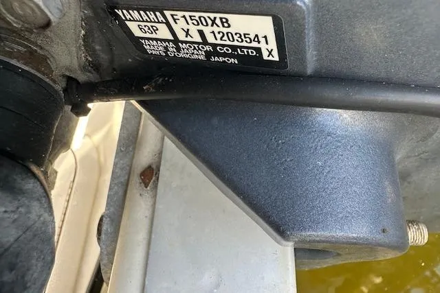 Slide: The Image of Yamaha F150XB engine on 2018 NauticStar 2602 Legacy boat, close-up view. - 31