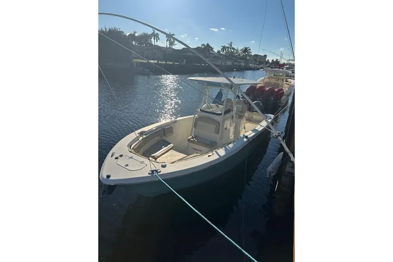 Slide: The Image of 2018 NauticStar 2602 Legacy boat docked on a sunny waterfront. - 40