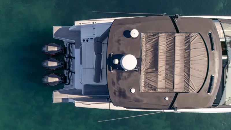 Slide: The Image of Top view of 2021 Cruisers Yachts 38 GLS OB 450R on clear water. - 14