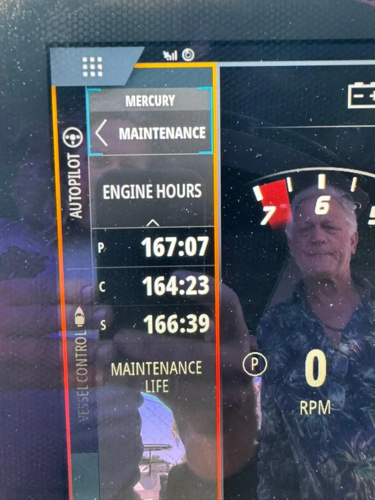 Slide: The Image of Display screen showing engine hours for 2021 Cruisers Yachts 38 GLS OB 450R. - 44