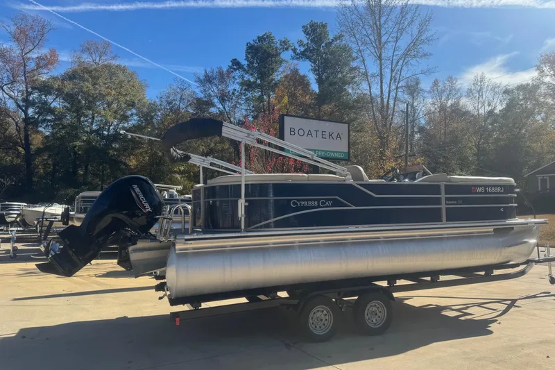 Slide: The Image of 2023 Cypress Cay Seabreeze 232 pontoon boat on trailer at Boateka dealership. - 2