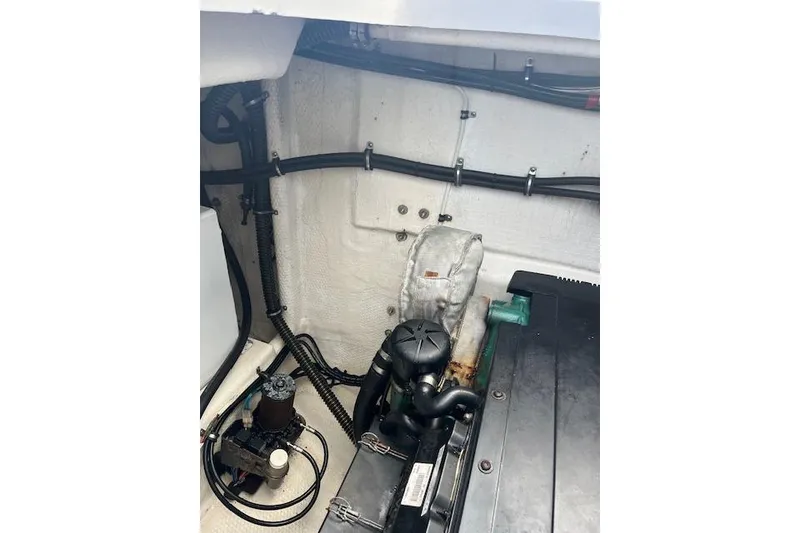 Slide: The Image of Engine compartment of 2015 Comercial Water Sports Ocean Pro 31 boat. - 10