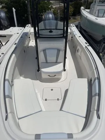 Slide: The Image of Robalo R232 Explorer 2025 - 12