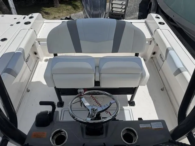 Slide: The Image of Robalo R232 Explorer 2025 - 15