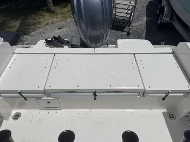 Slide: The Image of Robalo R232 Explorer 2025 - 17