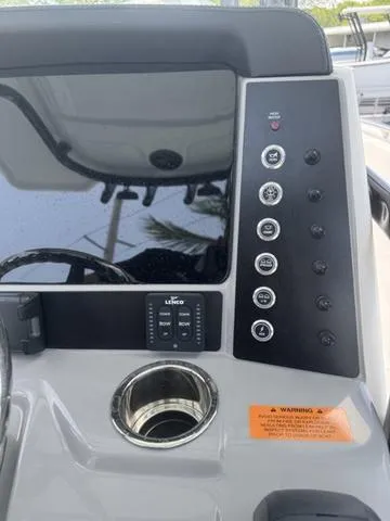 Slide: The Image of Robalo R232 Explorer 2025 - 22