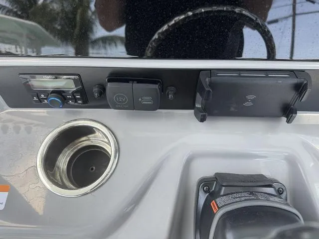 Slide: The Image of Robalo R232 Explorer 2025 - 23