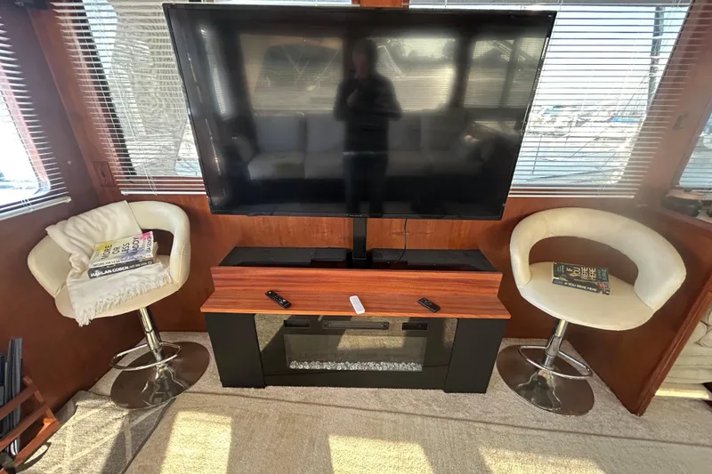 Slide: The Image of Interior of 1981 Ocean Alexander 50 Pilothouse with TV, chairs, and books. - 8