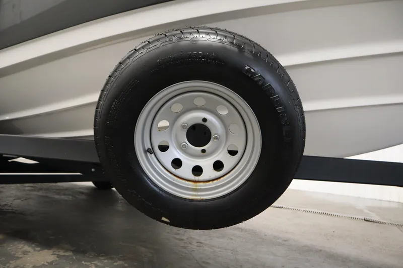 Slide: The Image of Trailer wheel of 2020 Yamaha Boats AR210, close-up view. - 47