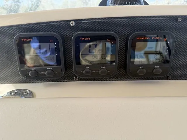 Slide: The Image of Grady-White Express 330 2006 - 23