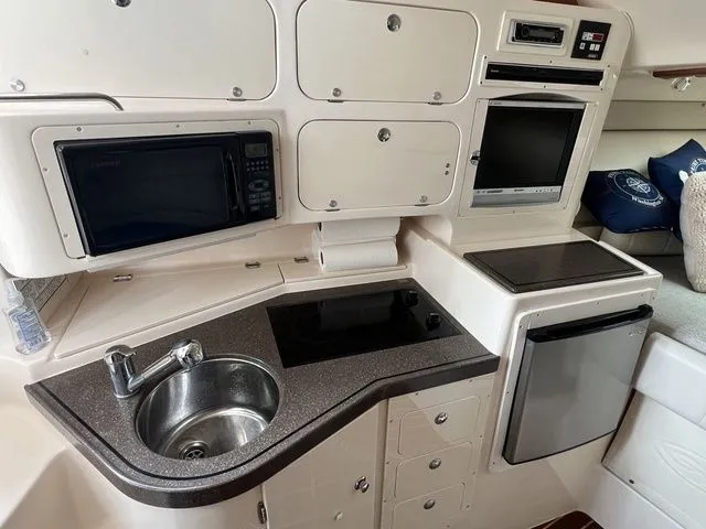 Slide: The Image of Grady-White Express 330 2006 - 43