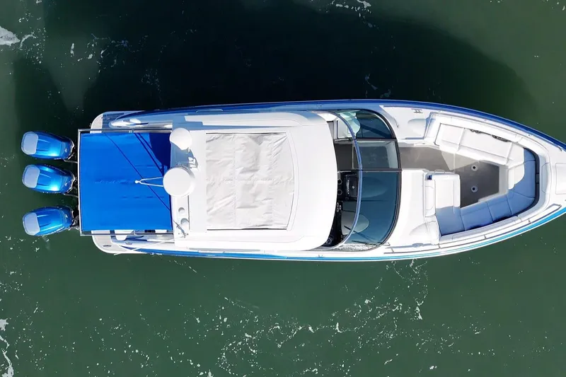 Slide: The Image of Overhead view of 2019 Formula 350 Crossover Bowrider OB on water. - 28