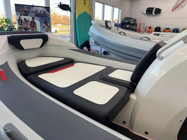 Slide: The Image of Highfield Velox 420 2025 - 6