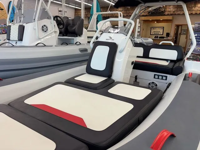 Slide: The Image of Highfield Velox 420 2025 - 7