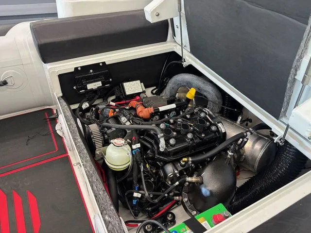 Slide: The Image of Highfield Velox 420 2025 - 9