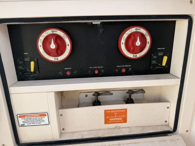 Slide: The Image of Grady-White Express 330 2006 - 10