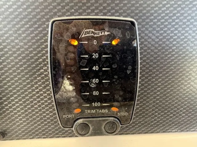 Slide: The Image of Grady-White Express 330 2006 - 32