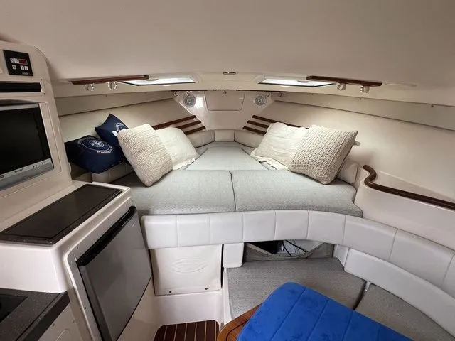 Slide: The Image of Grady-White Express 330 2006 - 40