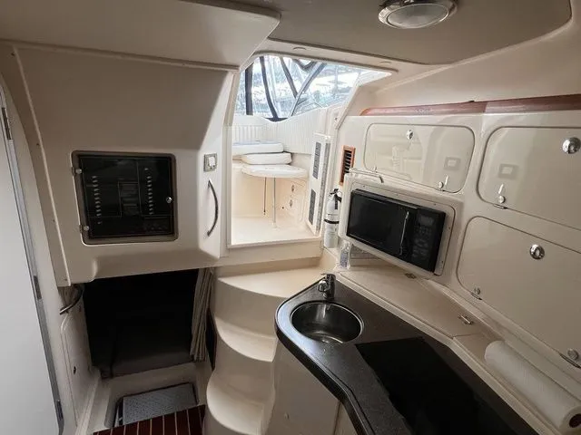 Slide: The Image of Grady-White Express 330 2006 - 44