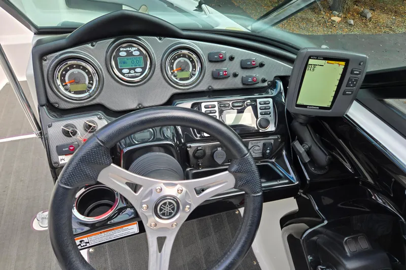 Slide: The Image of 2013 Yamaha Boats 212X dashboard with steering wheel, gauges, and Garmin navigation system. - 6