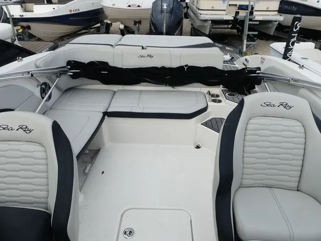 Slide: The Image of Sea Ray SPX 210 Outboard 2021 - 10