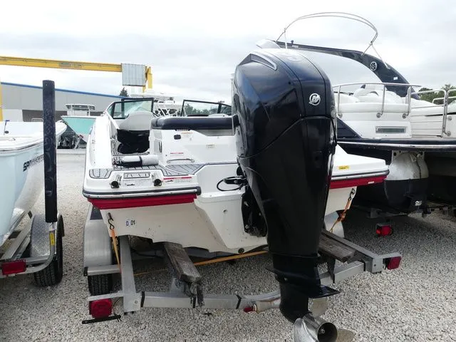 Slide: The Image of Sea Ray SPX 210 Outboard 2021 - 3