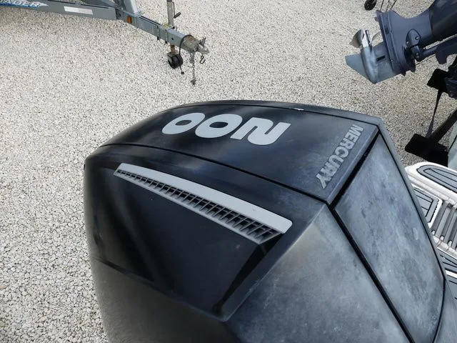 Slide: The Image of Sea Ray SPX 210 Outboard 2021 - 5