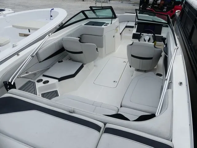 Slide: The Image of Sea Ray SPX 210 Outboard 2021 - 6