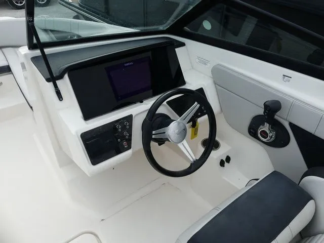 Slide: The Image of Sea Ray SPX 210 Outboard 2021 - 7